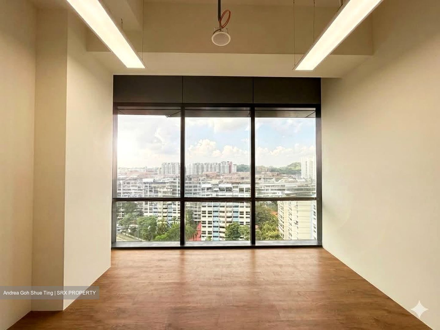 Woods Square (D25), Office #545098641